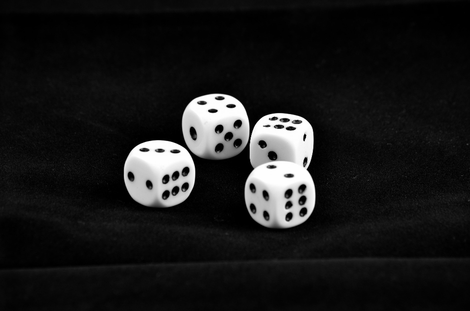 Bianco e nero
 gioco giocare ricreazione