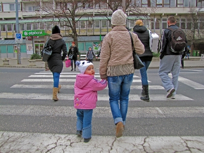 Foto Pejalan kaki jalan anak berjalan