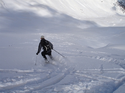 Foto All'aperto montagna nevicare inverno