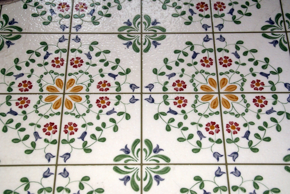 Vinyl flower floor pattern