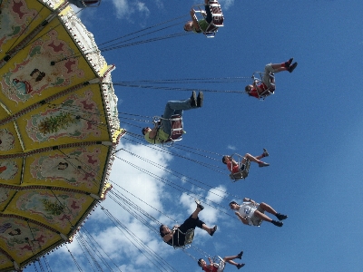 Fliege hoch aktion fahrt Foto