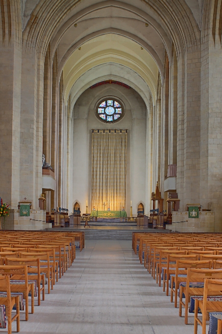 Bina din kilise katedral