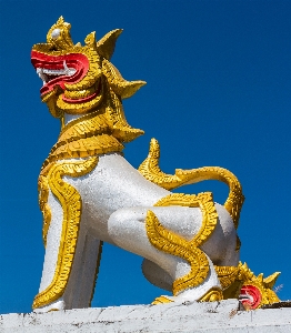 Foto Monumen patung singa seni