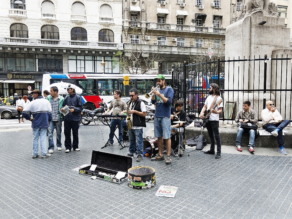 Piéton musique route rue