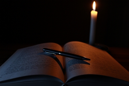 Book light blur guitar Photo