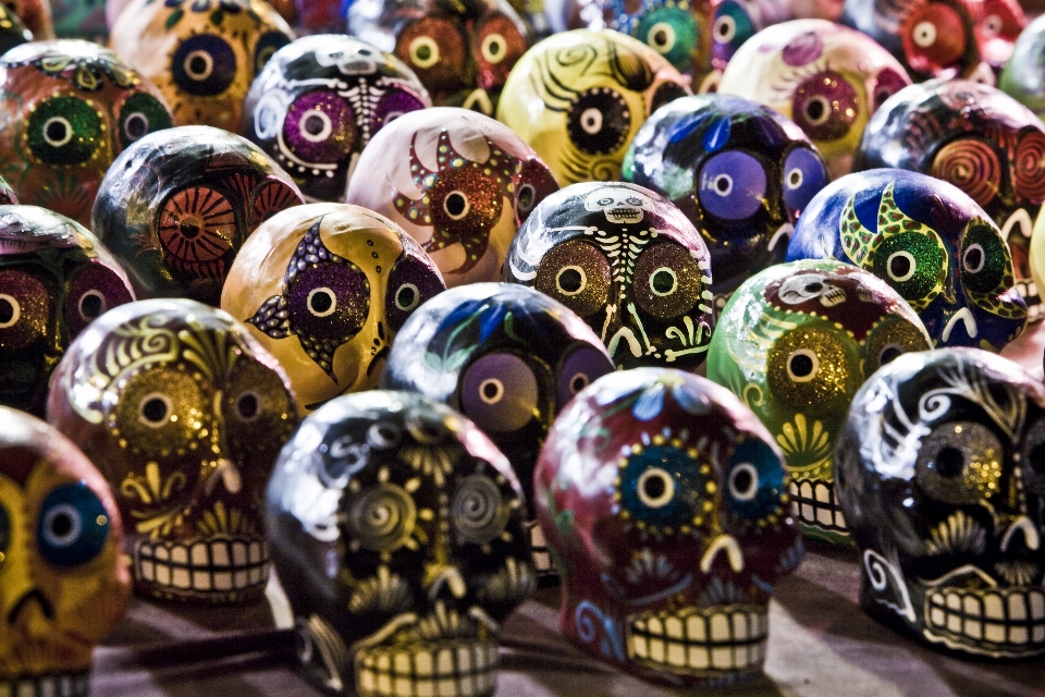 Color dead bead skull