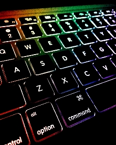 Foto Computador portátil luz teclado