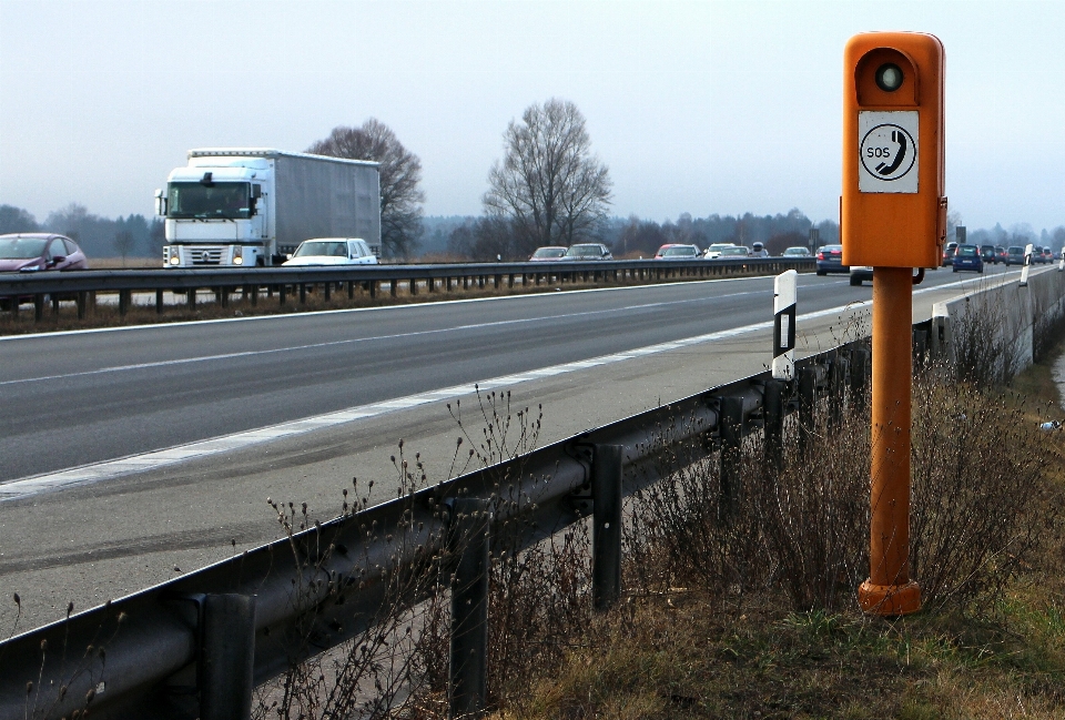 Izlemek yol trafik karayolu