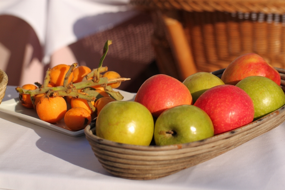 Apple mesa plantar fruta