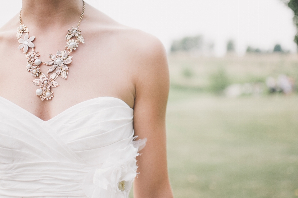 Personne femme vêtements robe de mariée
