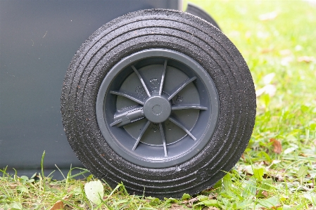 Wheel spoke black tire Photo