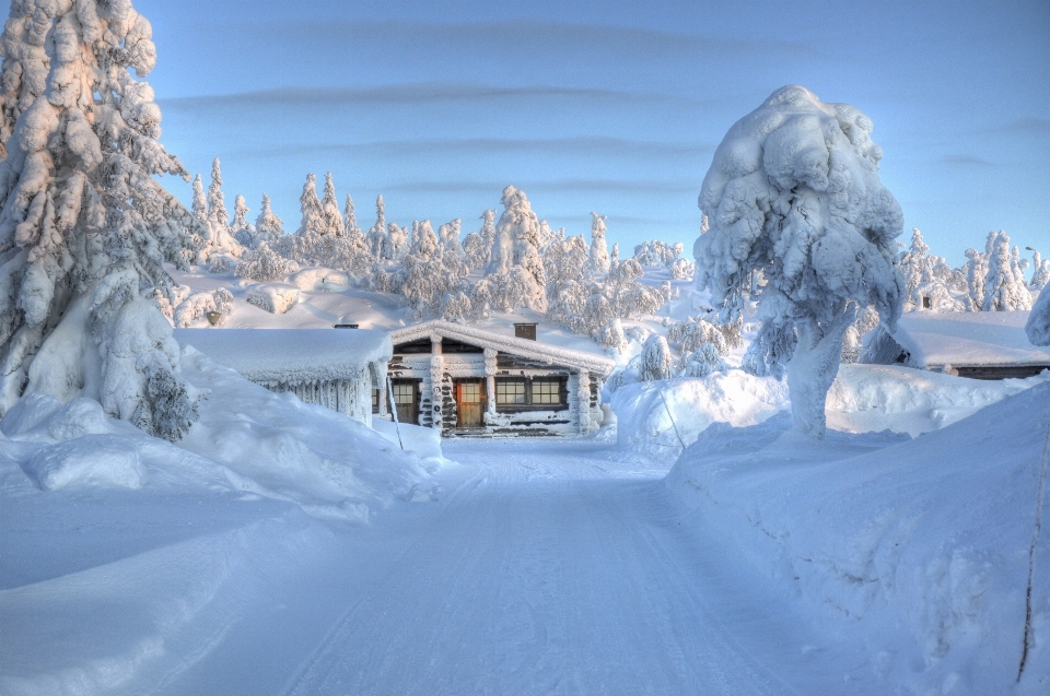 Paesaggio montagna nevicare inverno