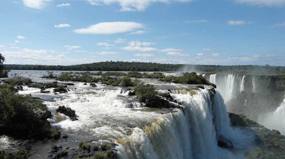 Eau cascade rivière sauvage