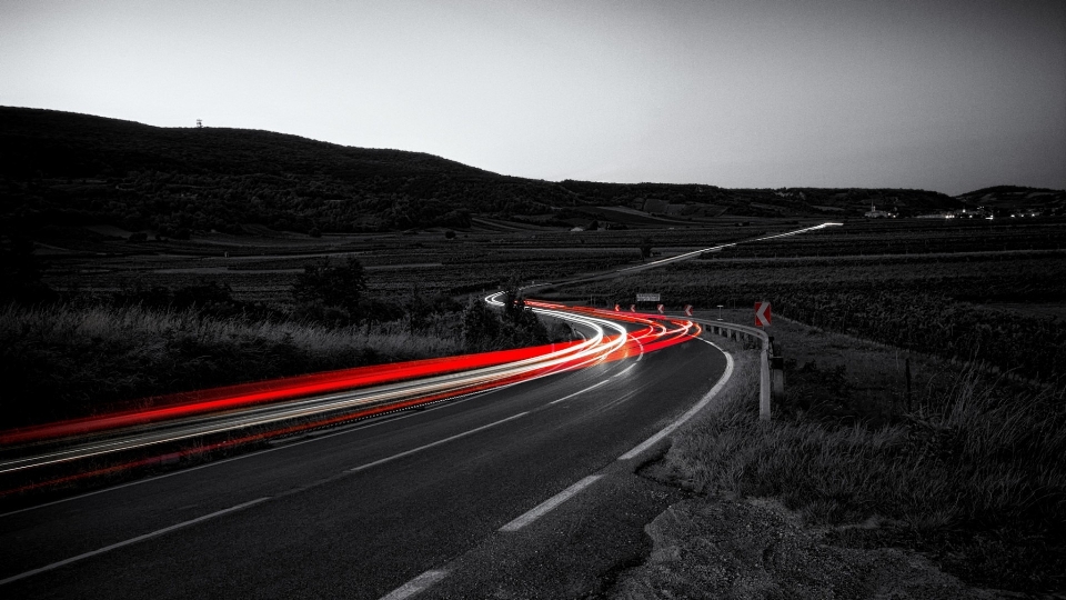 Horizon light black and white road