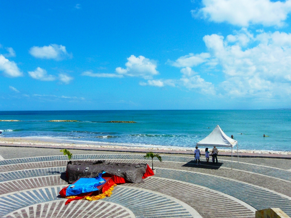 Pantai laut pesisir air