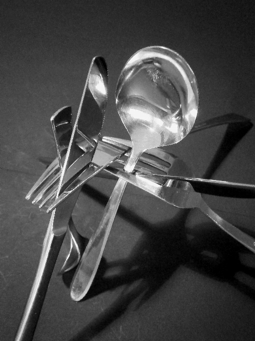 Tenedor cuchillería luz en blanco y negro
