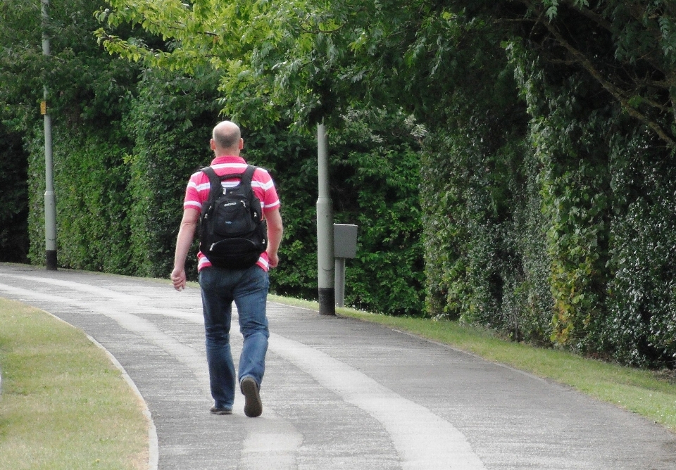 Homem caminho andando pessoa