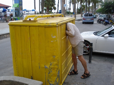 Photo Asphalte
 véhicule consommation
 jaune