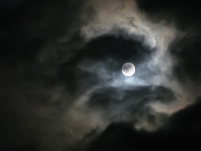 Foto Lampu awan langit malam