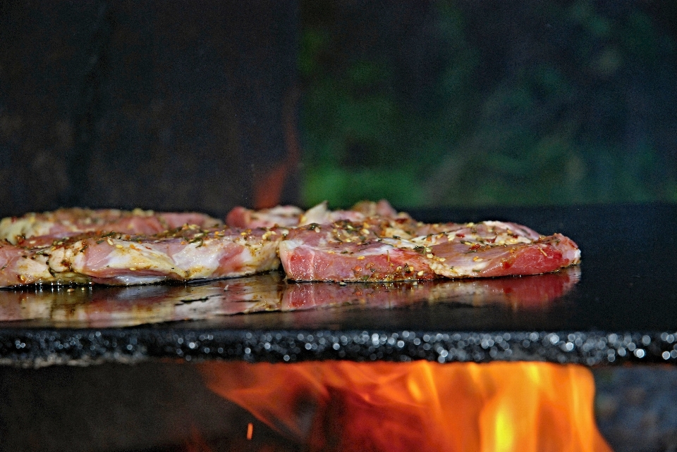 Piring makanan memasak api