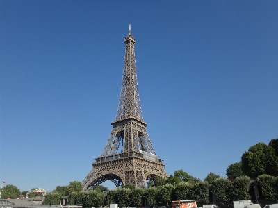 Sky building eiffel tower paris Photo