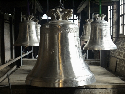 Foto Vecchio campana metallo fabbrica