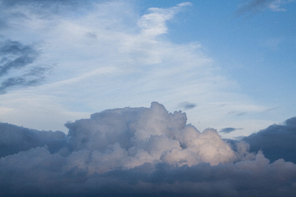 Gunung awan langit sinar matahari