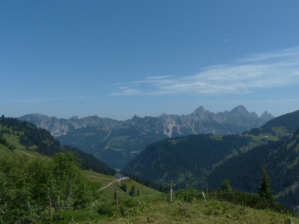 步行 山 草地 爬坡道