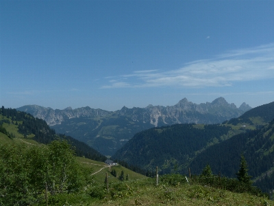 Foto A piedi montagna prato
 collina