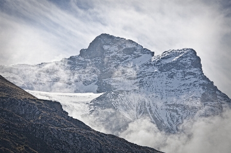 Foto Montaña nieve nube niebla