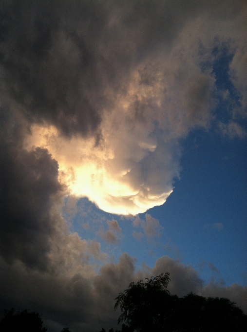 Light cloud sky sunset