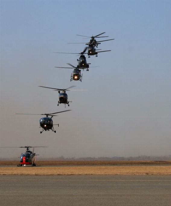 飛行 駐機場
 航空機 軍隊