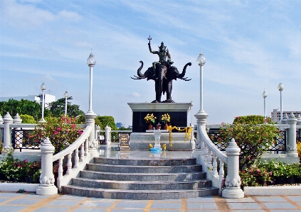 Foto Langit monumen liburan patung