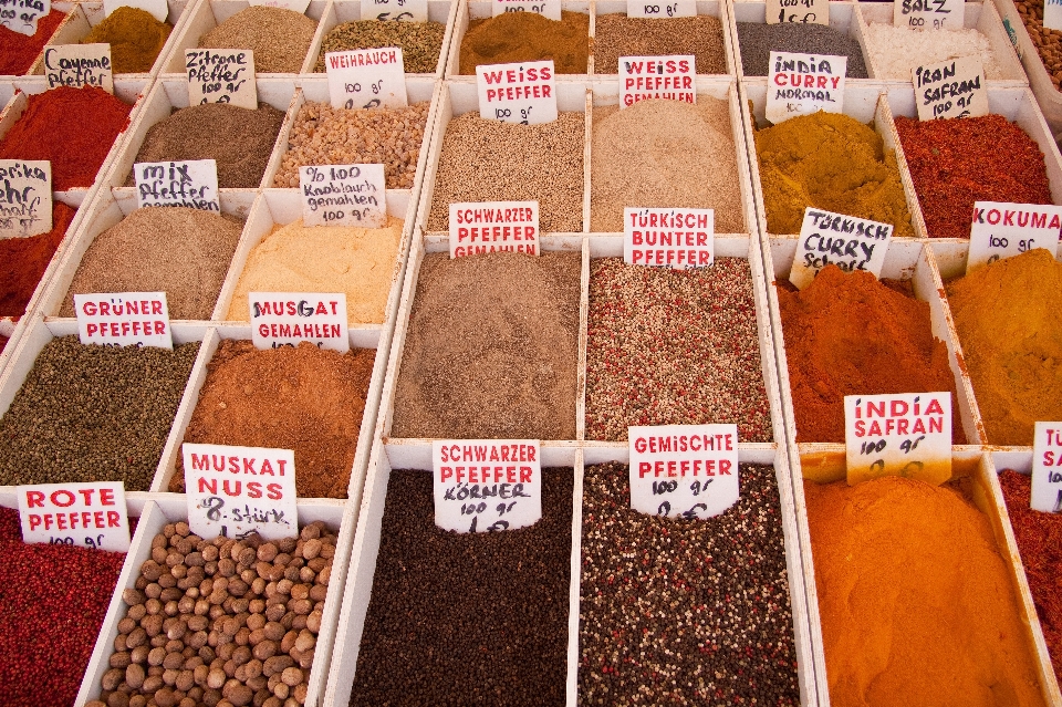 Makanan merah menghasilkan cokelat