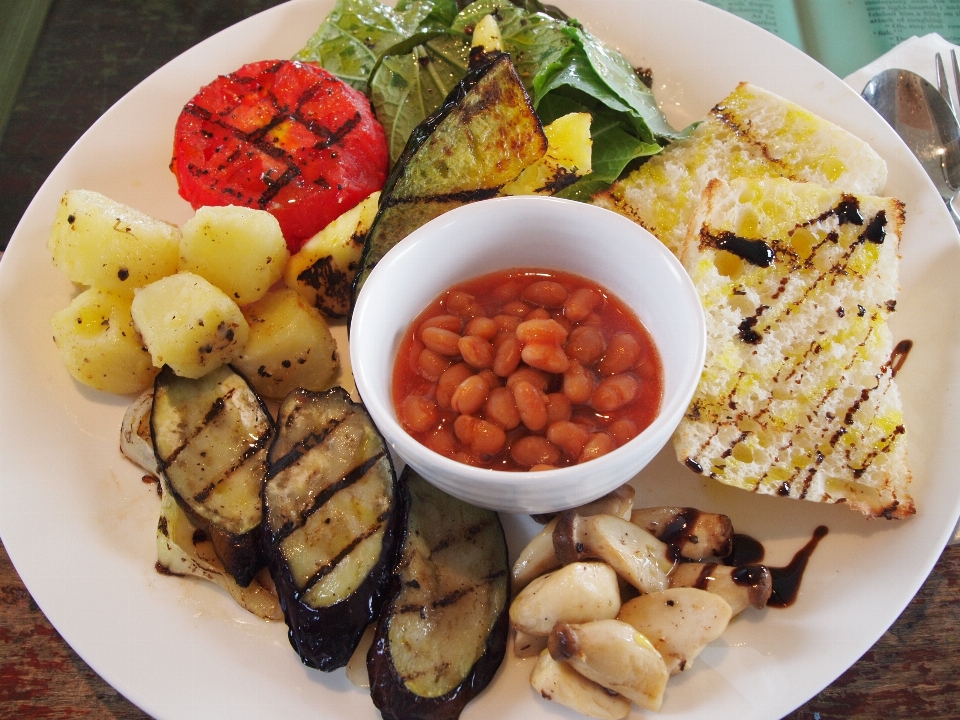 Alam piring makanan menghasilkan