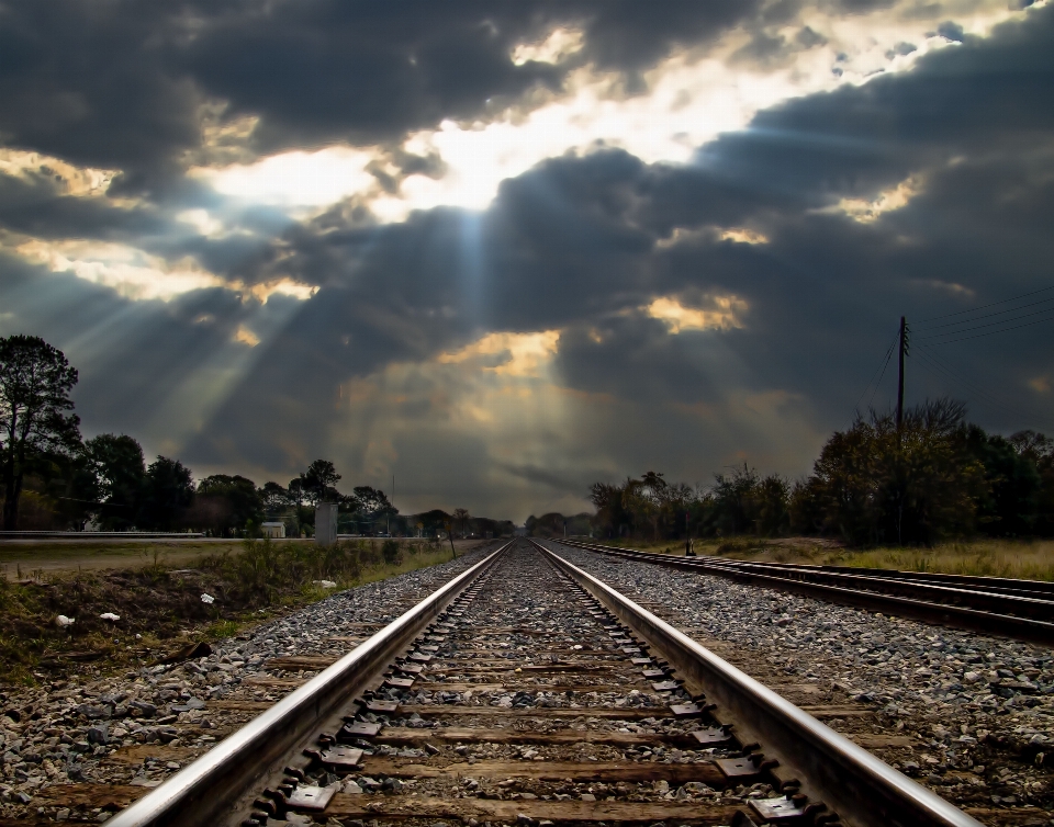 Nube cielo traccia ferrovia