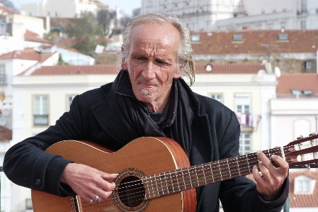 Foto Homem música guitarra violão