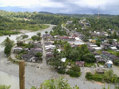 Foto Ciudad río aldea suburbio