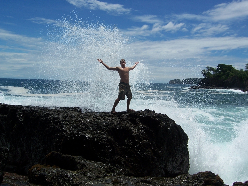 Pantai laut pesisir air