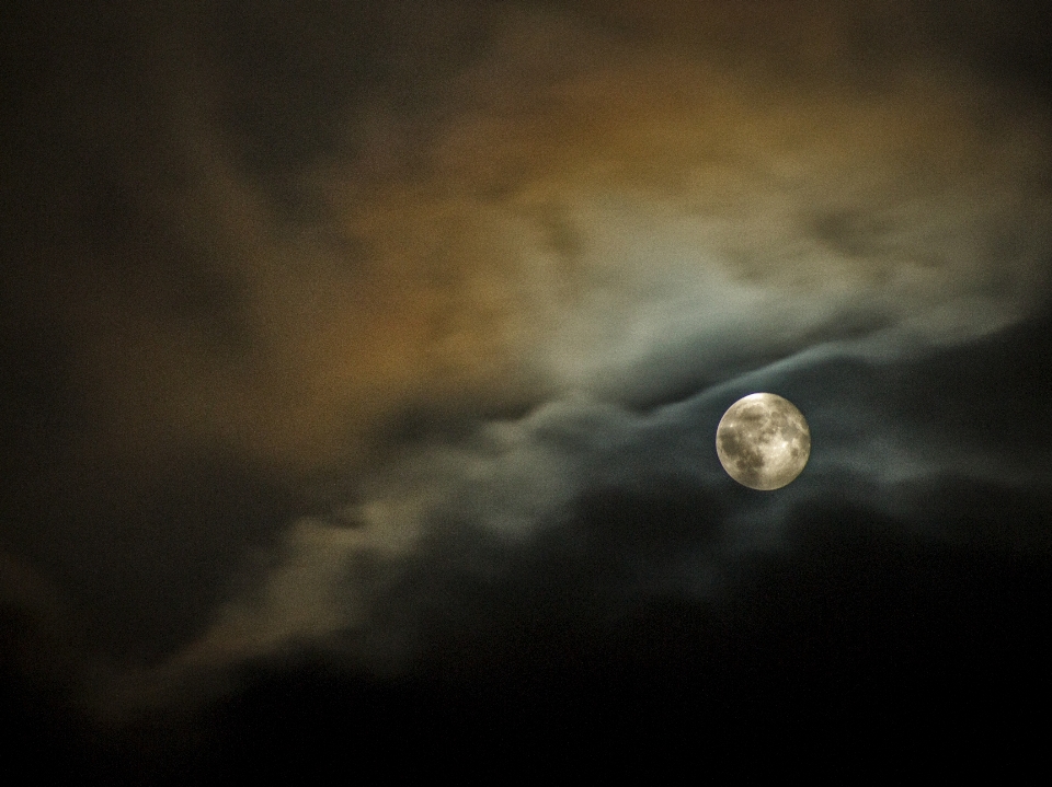 Leggero nube cielo notte