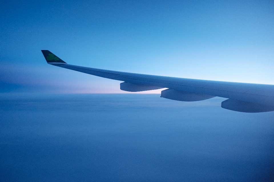 羽 クラウド 空 飛行機