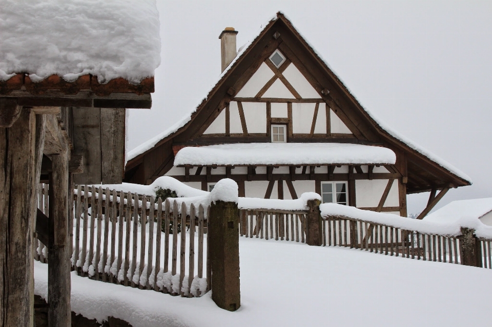 Nevicare inverno recinzione legna