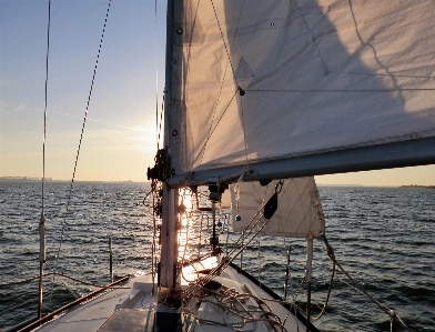 海 日没 ボート 風 写真