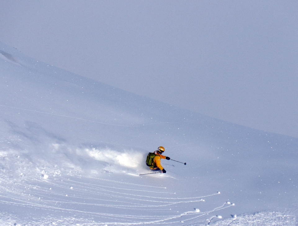 男人 户外的 山 雪