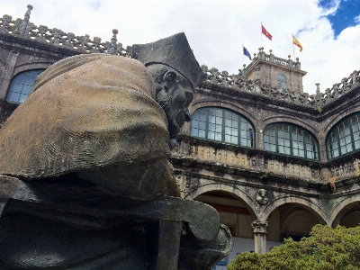 Foto Istana monumen patung tengara