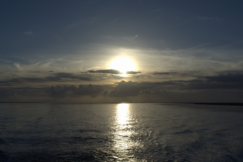 Laut pesisir air cakrawala