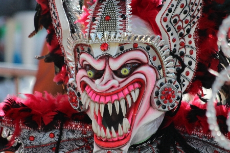 Foto Menyeramkan karnaval halloween pakaian