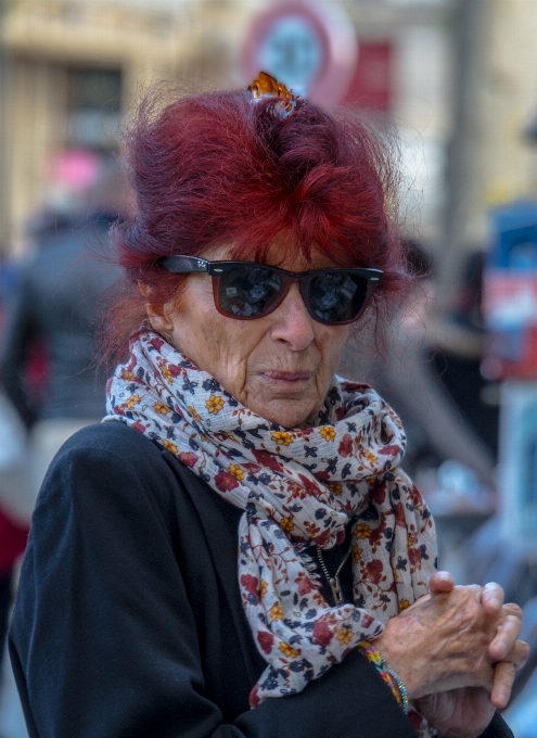 Persone parigi rosso carnevale