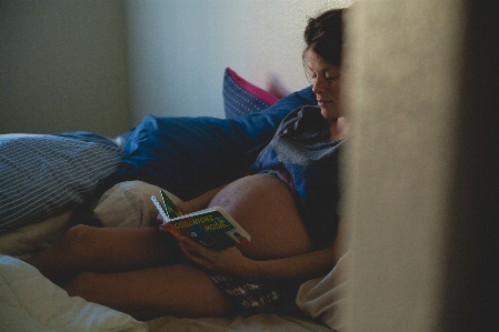 Hand person girl reading Photo