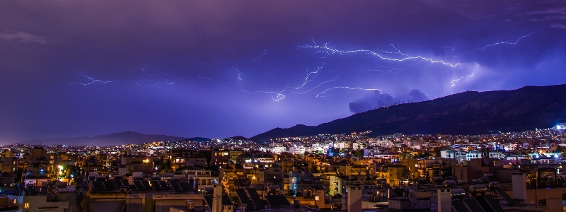 Foto Awan langit malam lanskap kota